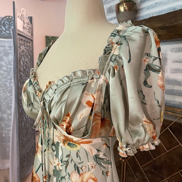 Bridgerton vibes sage green floral satin Nordstrom dress, fully lined - Picture 4 of 9